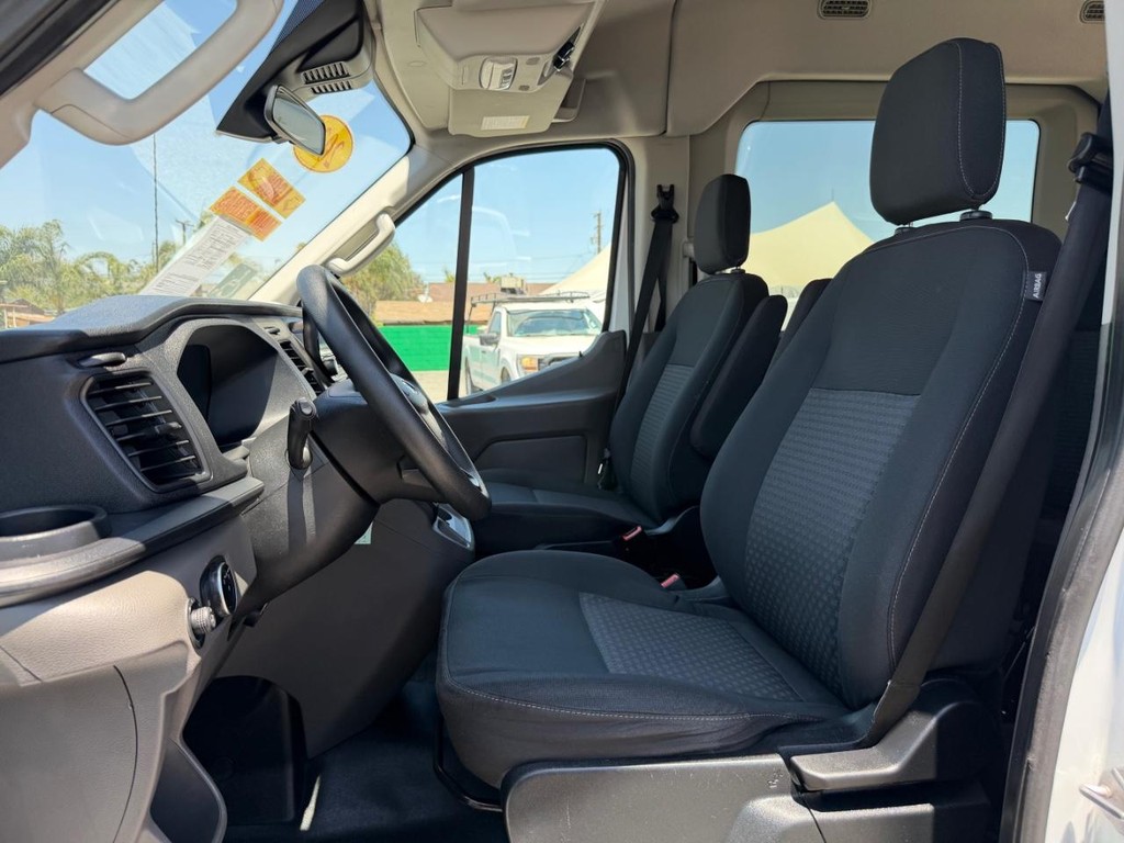 Ford Transit 350 Vehicle Full-screen Gallery Image 47