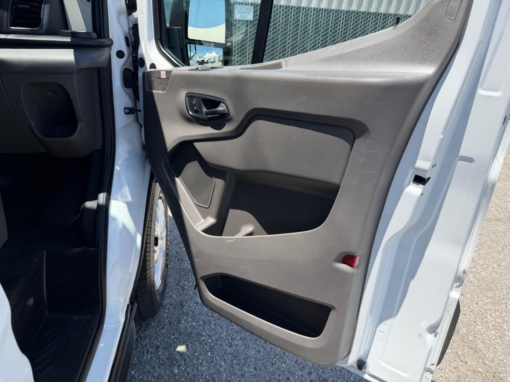 Ford Transit 350 Vehicle Full-screen Gallery Image 48