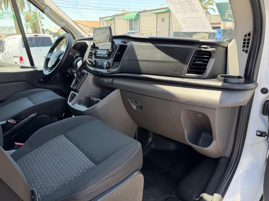 Ford Transit 350 Vehicle Full-screen Gallery Image 49