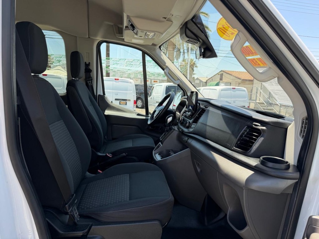 Ford Transit 350 Vehicle Full-screen Gallery Image 50