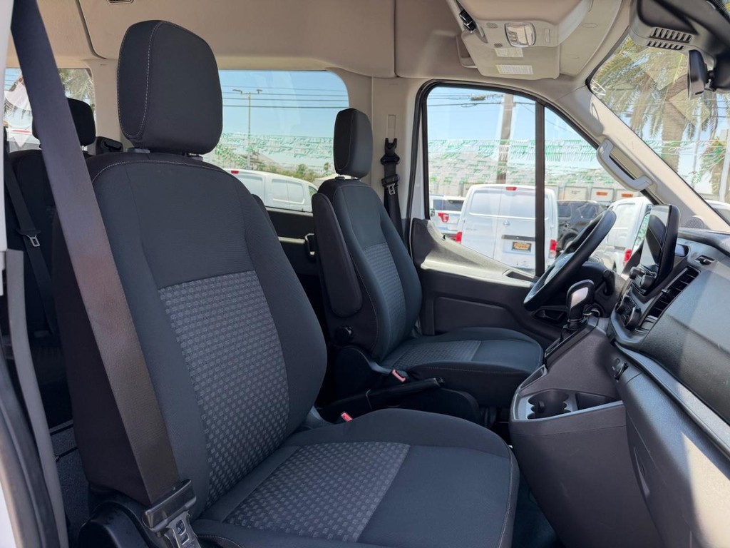 Ford Transit 350 Vehicle Full-screen Gallery Image 51