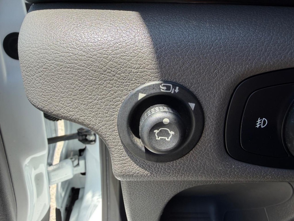 Ford Transit 350 Vehicle Full-screen Gallery Image 61