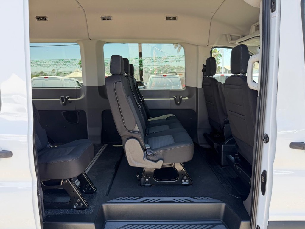 Ford Transit 350 Vehicle Full-screen Gallery Image 66