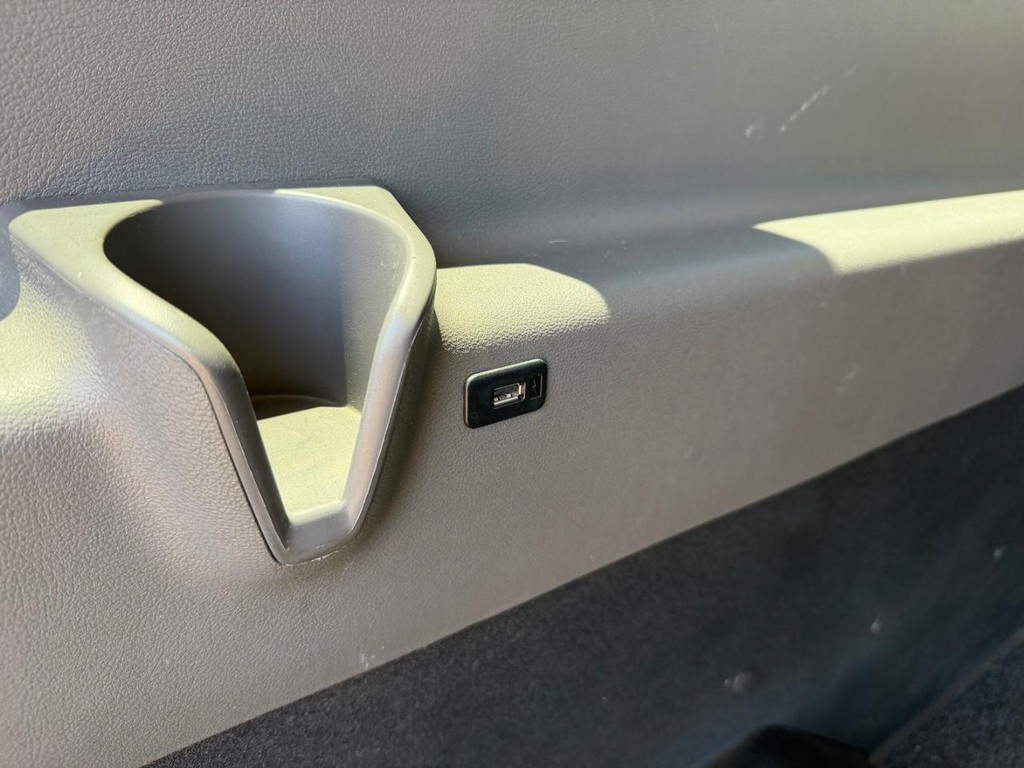 Ford Transit 350 Vehicle Full-screen Gallery Image 69