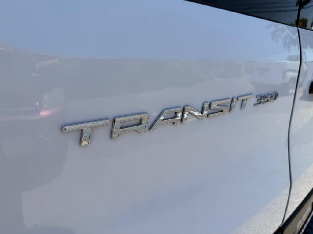 Ford Transit 350 Vehicle Full-screen Gallery Image 74