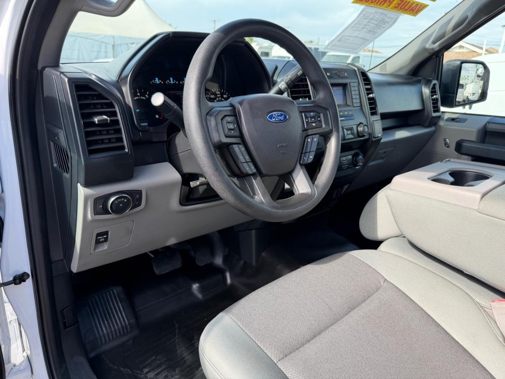 Ford F-150 Vehicle Full-screen Gallery Image 15