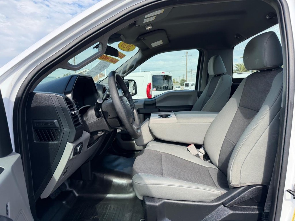 Ford F-150 Vehicle Full-screen Gallery Image 16