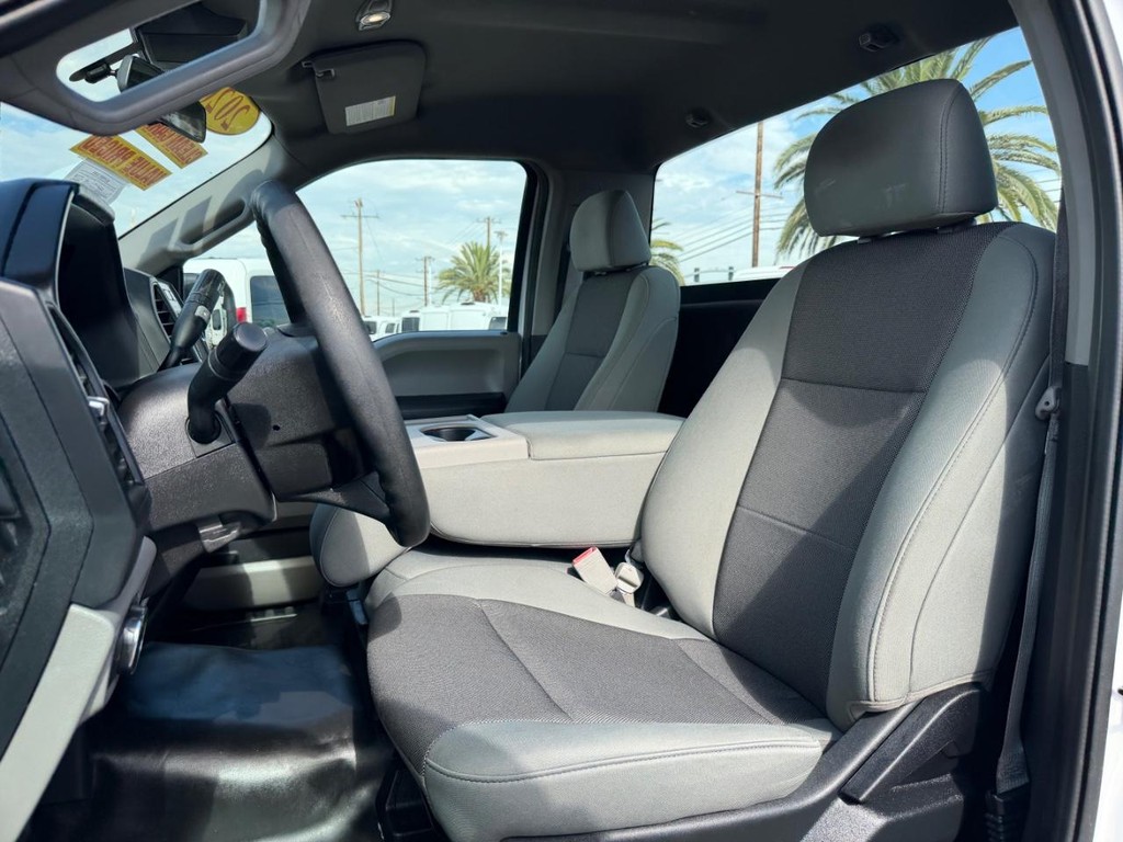 Ford F-150 Vehicle Full-screen Gallery Image 17