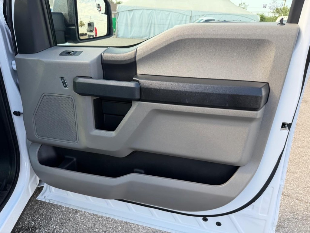 Ford F-150 Vehicle Full-screen Gallery Image 18