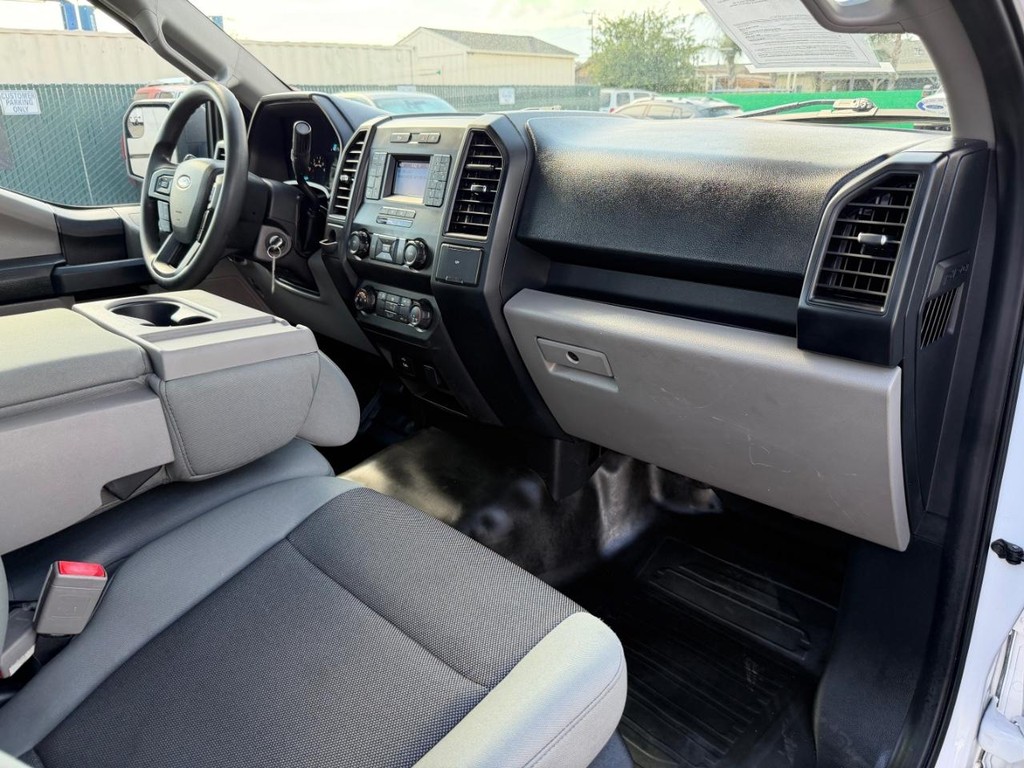 Ford F-150 Vehicle Full-screen Gallery Image 19
