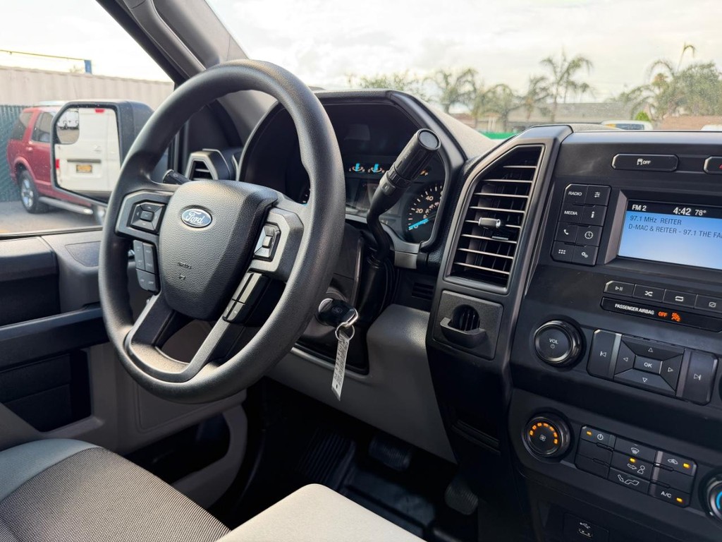 Ford F-150 Vehicle Full-screen Gallery Image 22