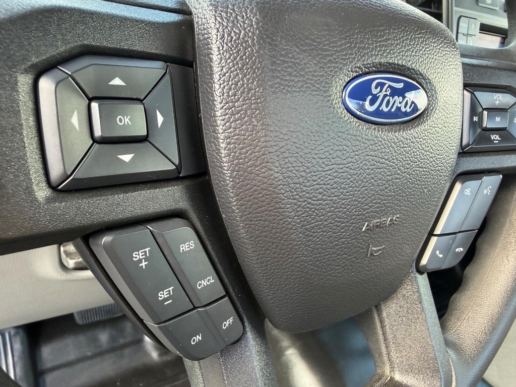 Ford F-150 Vehicle Full-screen Gallery Image 25