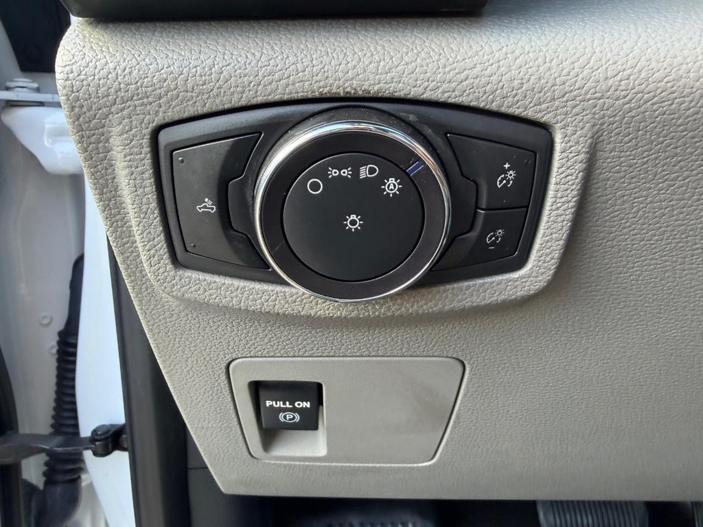 Ford F-150 Vehicle Full-screen Gallery Image 29