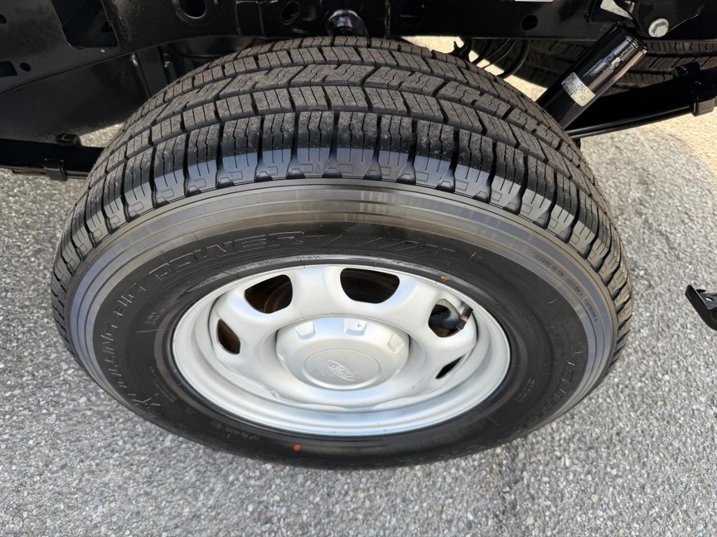 Ford F-150 Vehicle Full-screen Gallery Image 32