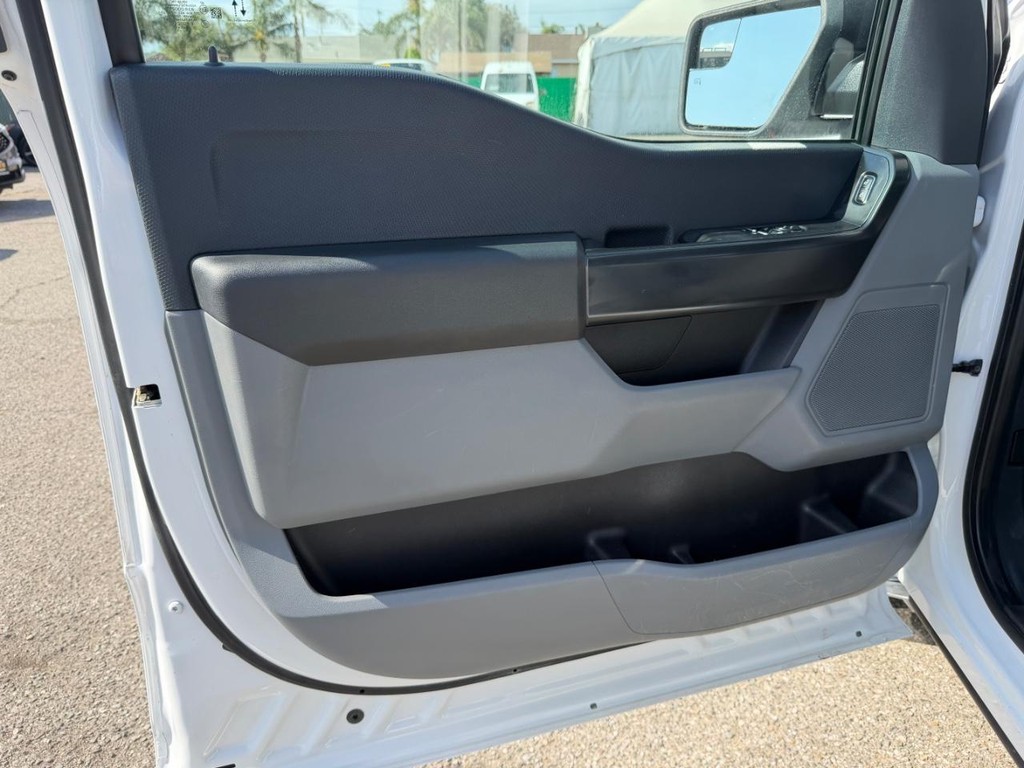 Ford F-150 Vehicle Full-screen Gallery Image 15