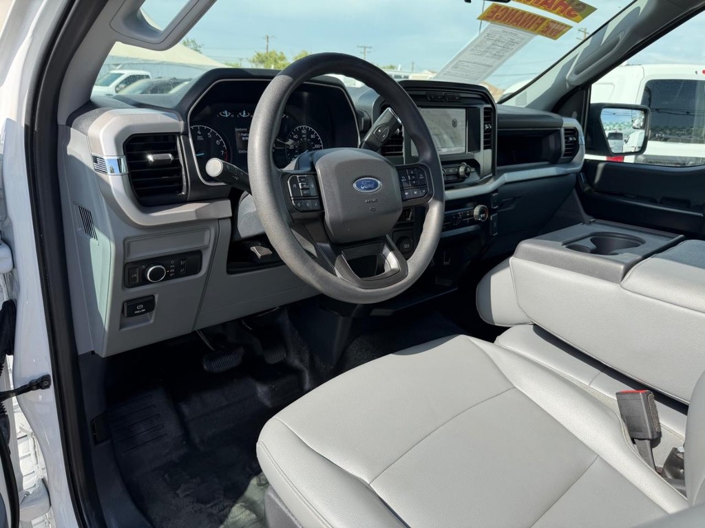 Ford F-150 Vehicle Full-screen Gallery Image 16
