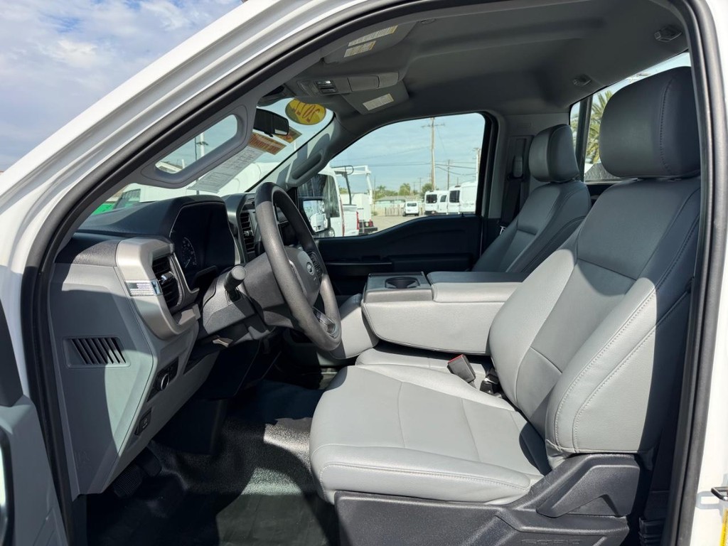 Ford F-150 Vehicle Full-screen Gallery Image 17