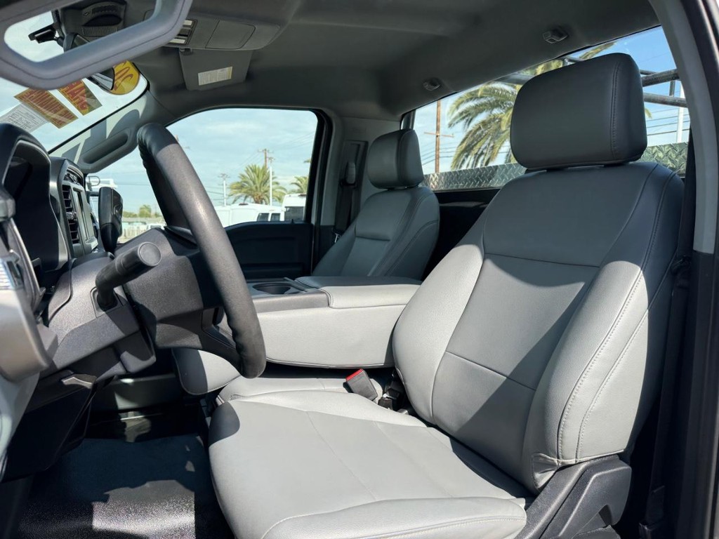 Ford F-150 Vehicle Full-screen Gallery Image 18