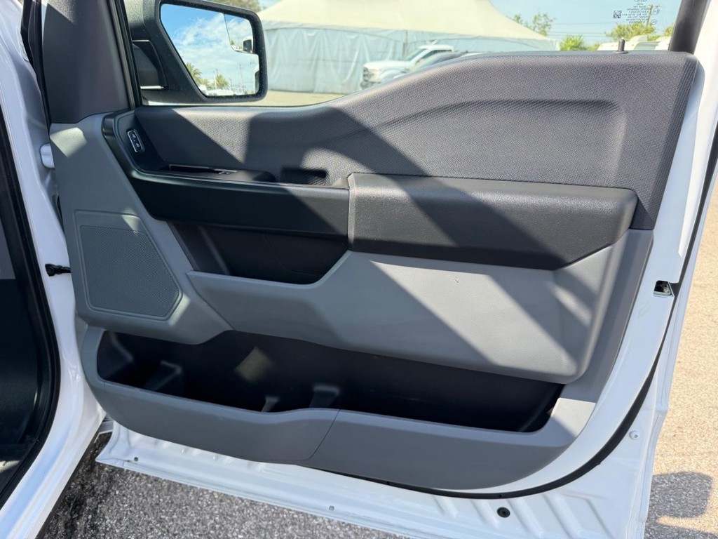 Ford F-150 Vehicle Full-screen Gallery Image 19