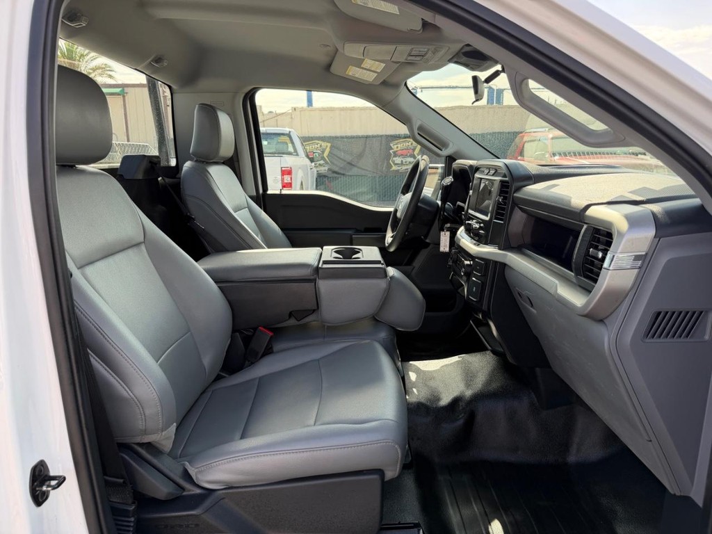 Ford F-150 Vehicle Full-screen Gallery Image 21