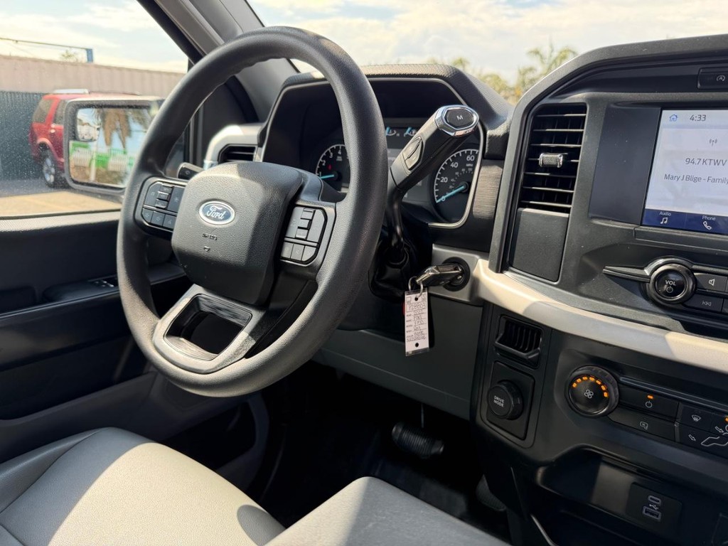 Ford F-150 Vehicle Full-screen Gallery Image 23