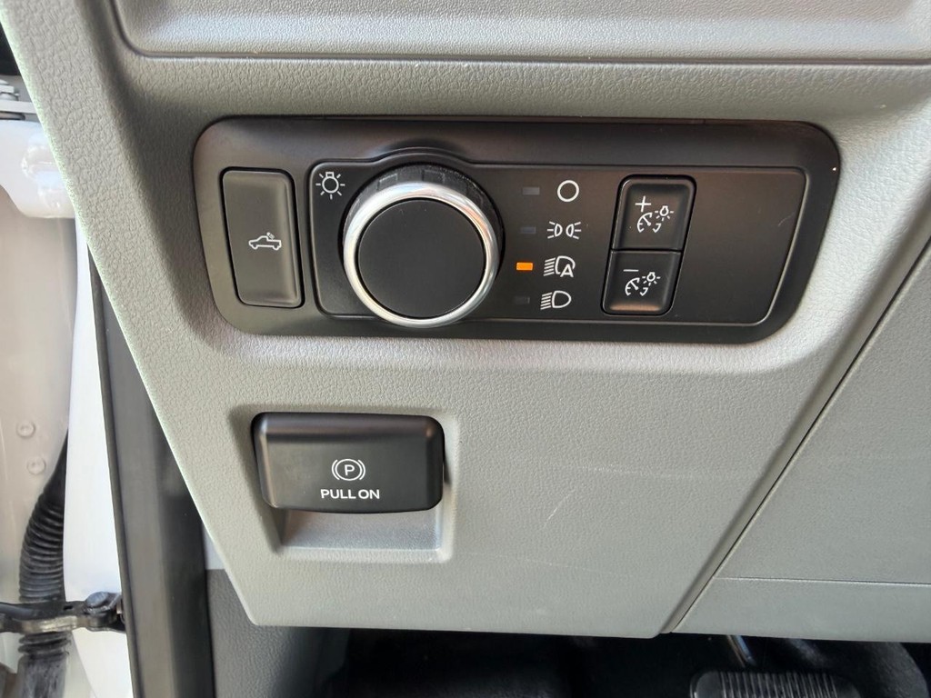 Ford F-150 Vehicle Full-screen Gallery Image 29