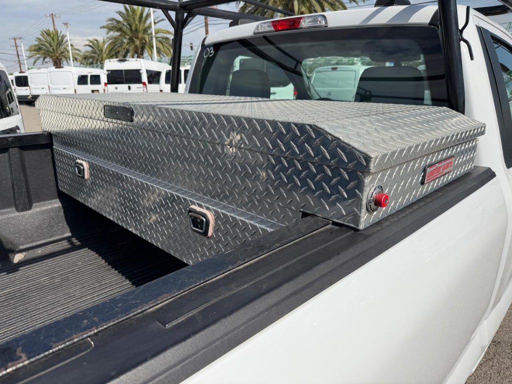 Ford F-150 Vehicle Full-screen Gallery Image 34