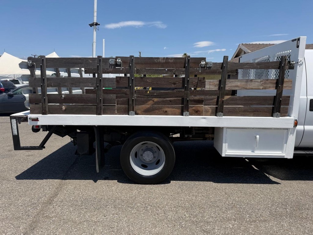 Ford F-450 Vehicle Full-screen Gallery Image 15
