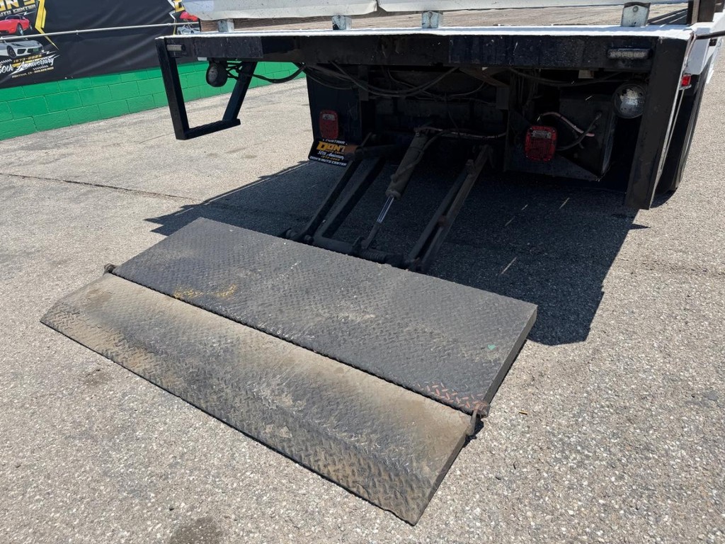 Ford F-450 Vehicle Full-screen Gallery Image 17
