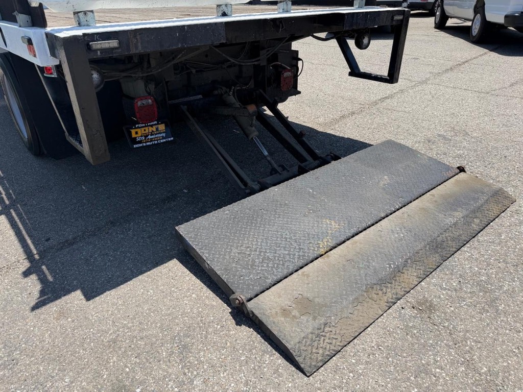 Ford F-450 Vehicle Full-screen Gallery Image 19