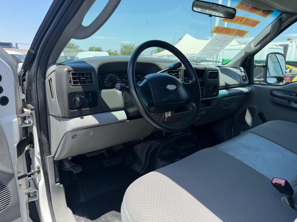 Ford F-450 Vehicle Full-screen Gallery Image 27