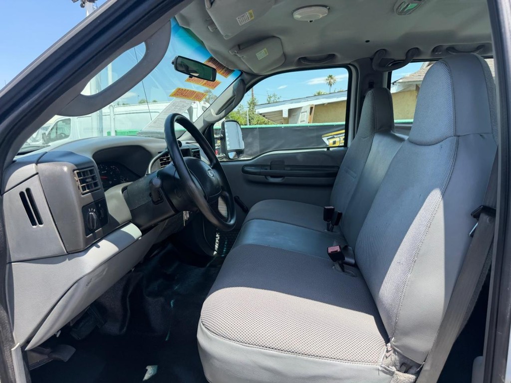 Ford F-450 Vehicle Full-screen Gallery Image 28
