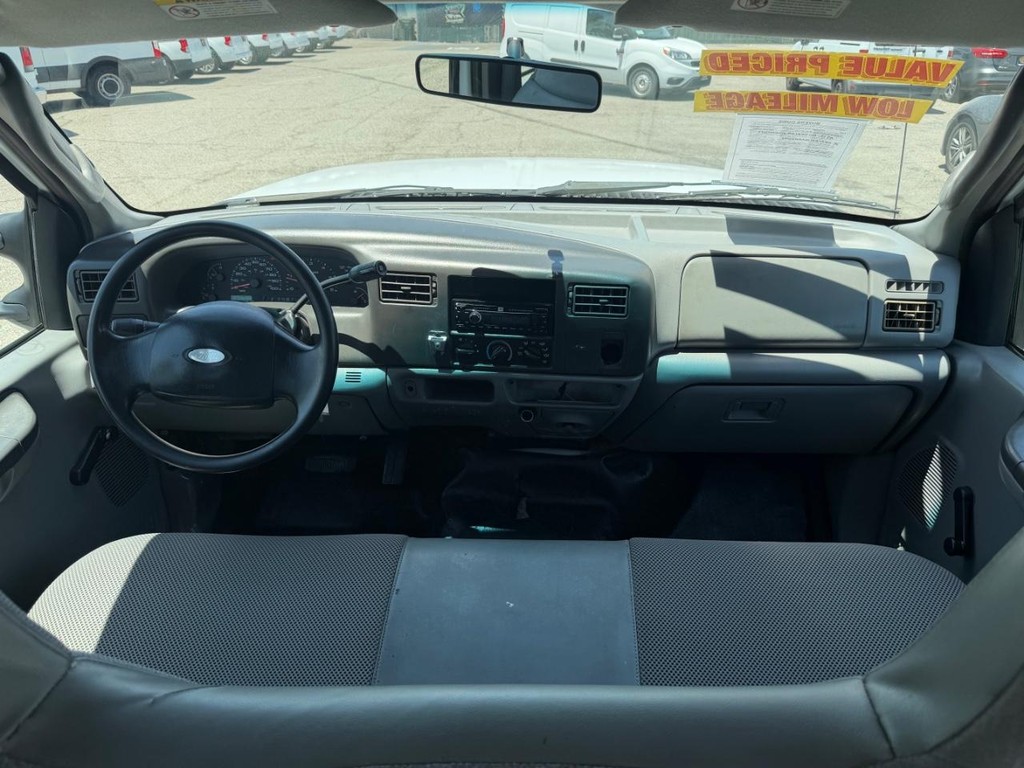 Ford F-450 Vehicle Full-screen Gallery Image 34