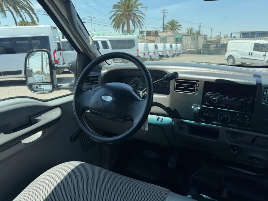 Ford F-450 Vehicle Full-screen Gallery Image 35
