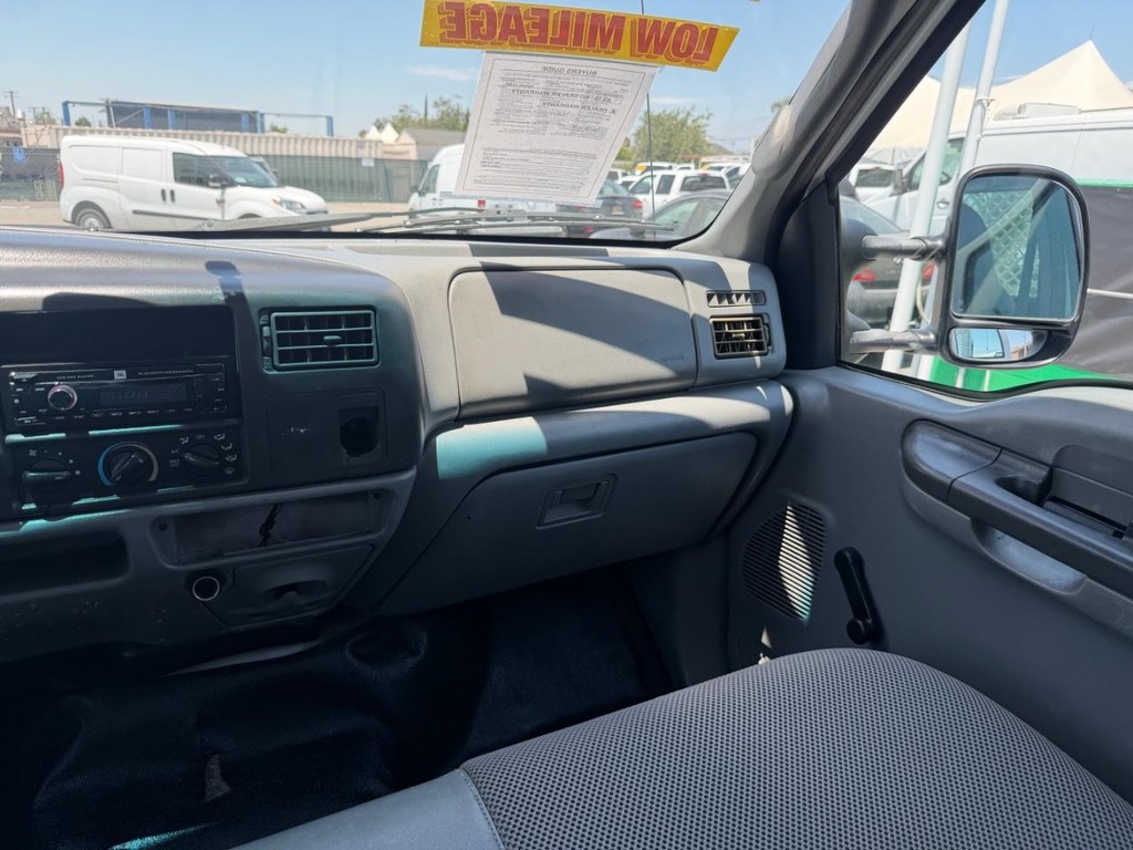 Ford F-450 Vehicle Full-screen Gallery Image 37