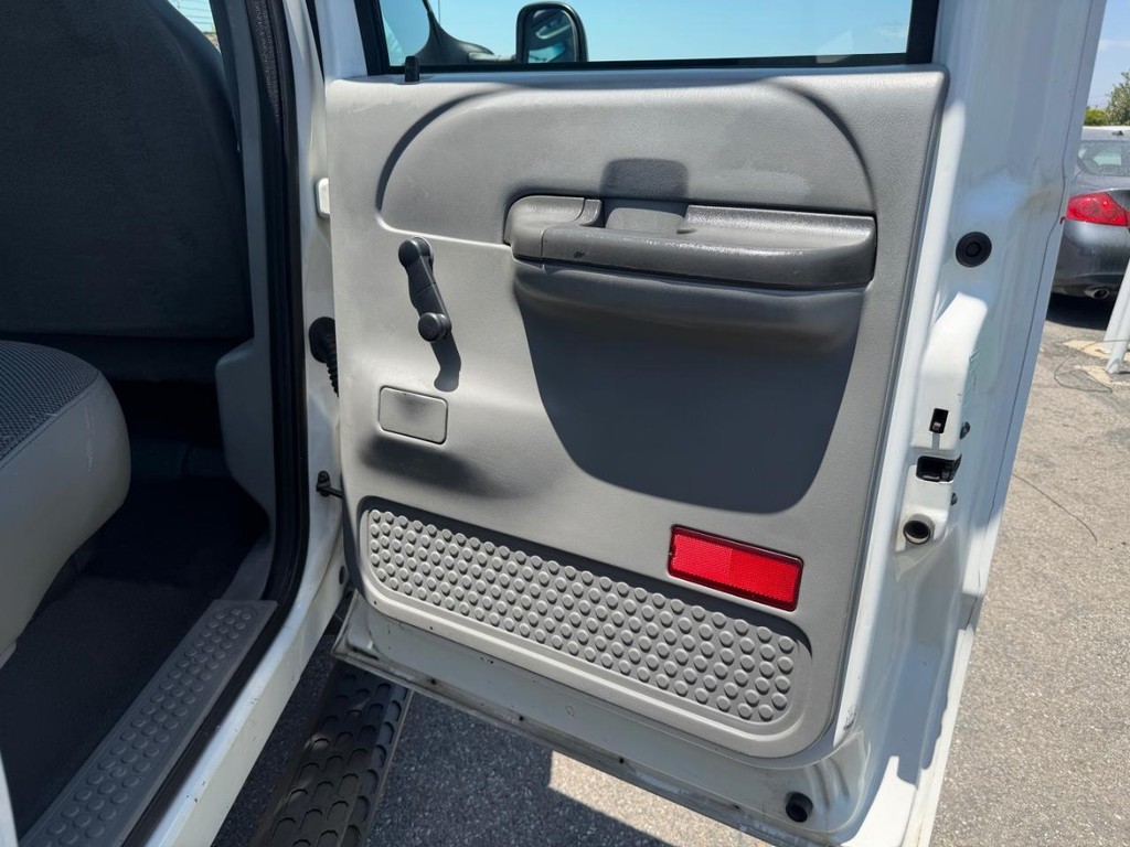 Ford F-450 Vehicle Full-screen Gallery Image 40