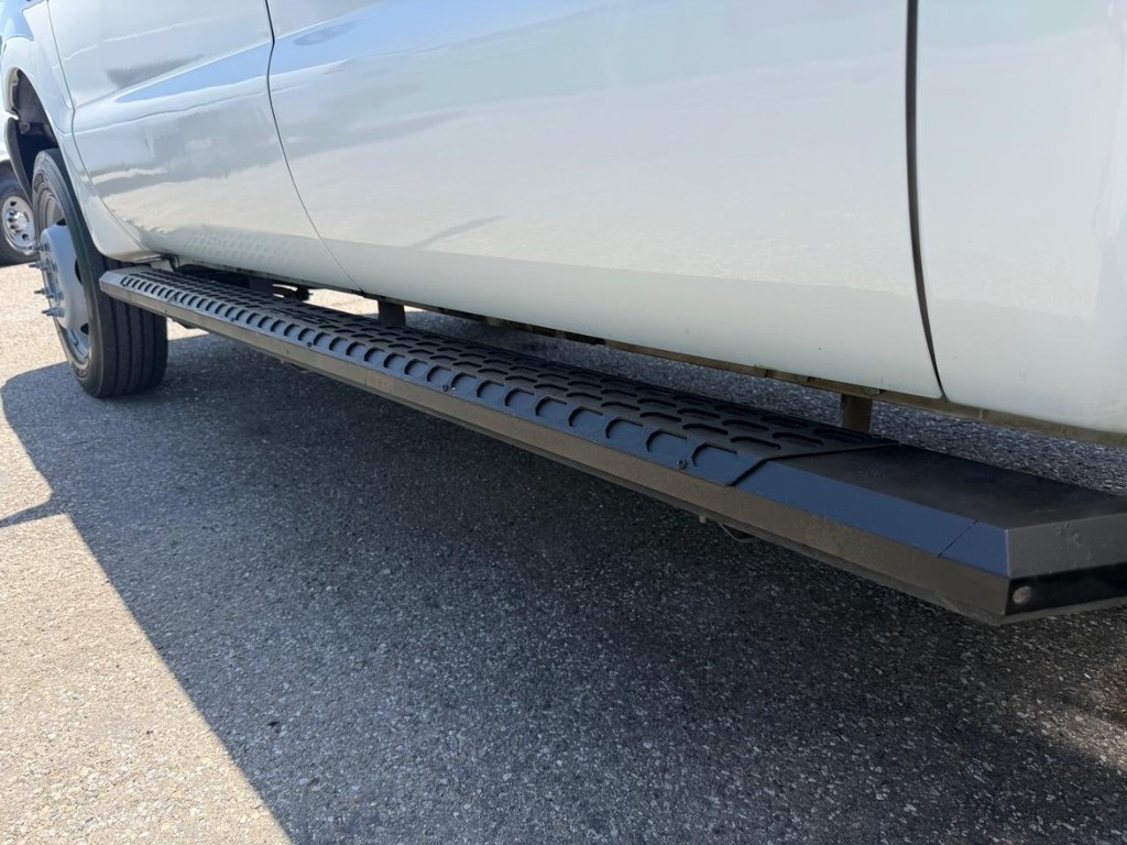 Ford F-450 Vehicle Full-screen Gallery Image 44