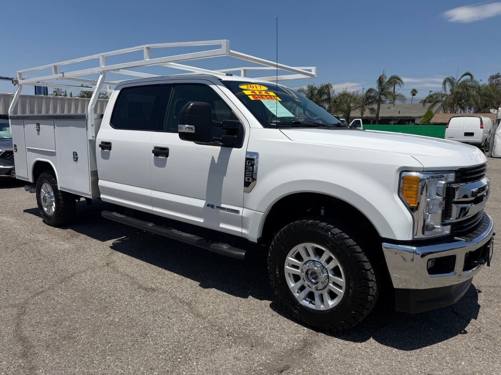 Ford F-350 Vehicle Full-screen Gallery Image 03