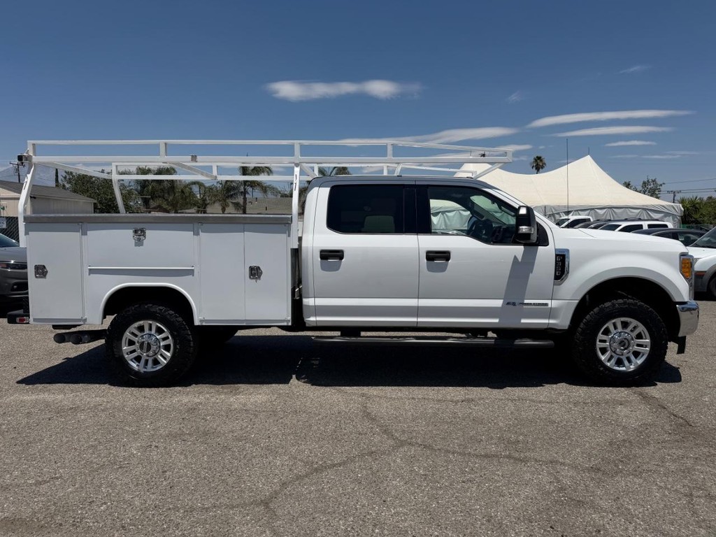 Ford F-350 Vehicle Full-screen Gallery Image 05