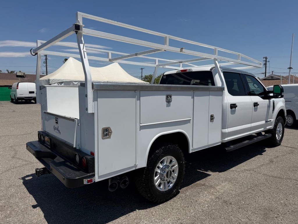 Ford F-350 Vehicle Full-screen Gallery Image 06