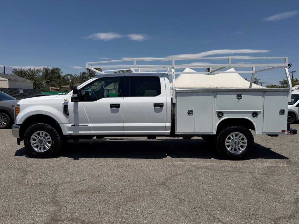 Ford F-350 Vehicle Full-screen Gallery Image 11
