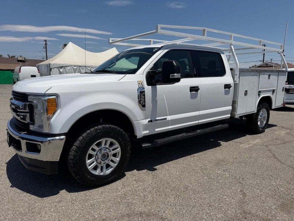 Ford F-350 Vehicle Full-screen Gallery Image 12
