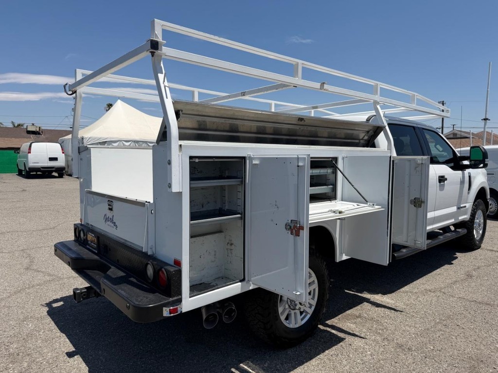 Ford F-350 Vehicle Full-screen Gallery Image 17