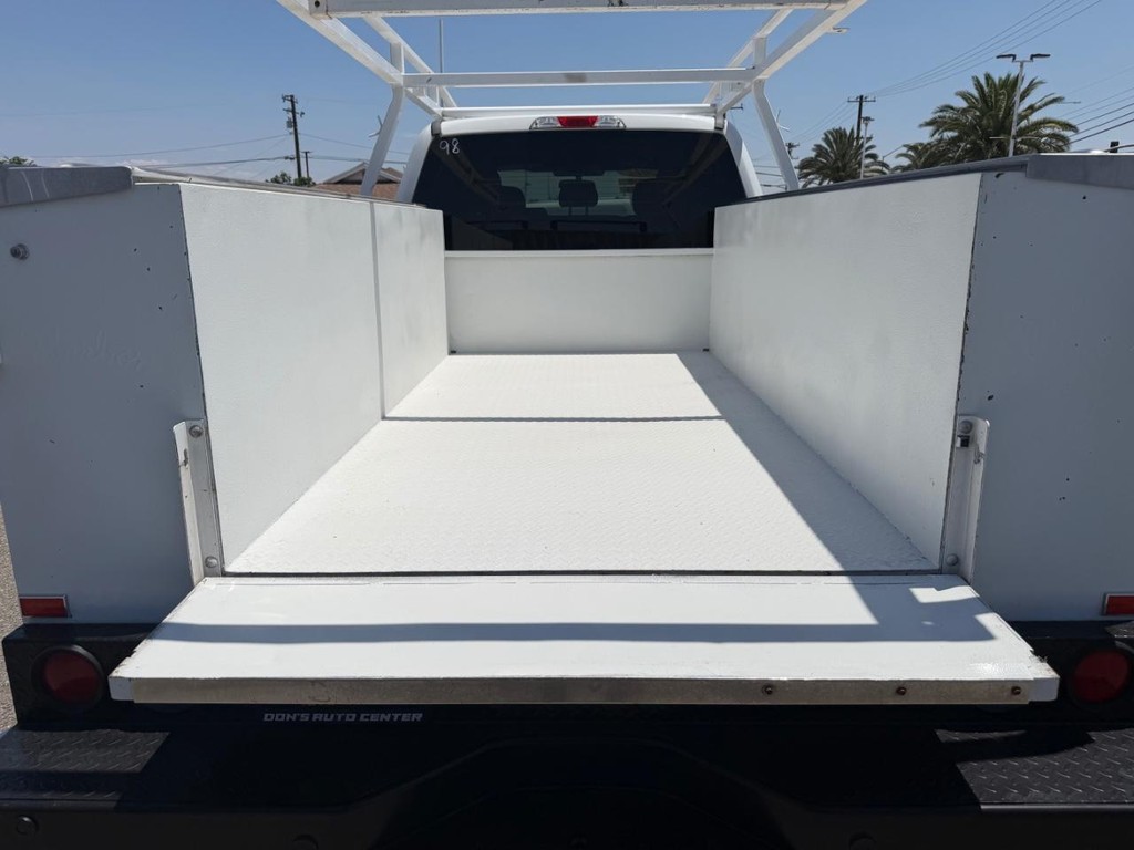 Ford F-350 Vehicle Full-screen Gallery Image 18
