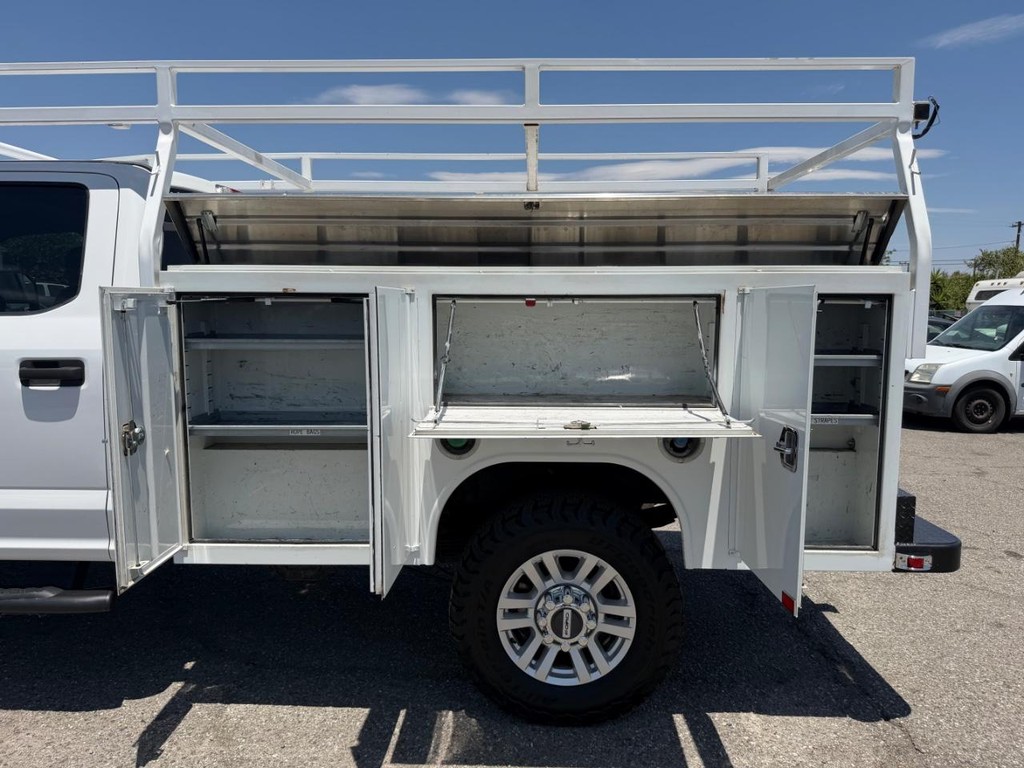 Ford F-350 Vehicle Full-screen Gallery Image 20