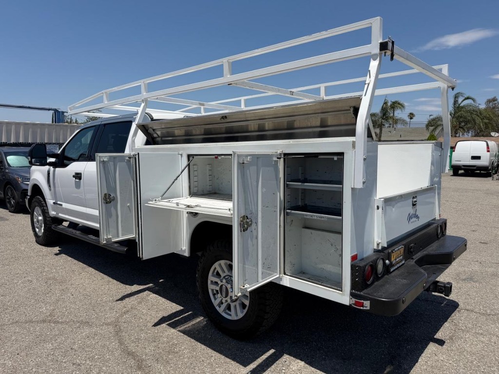 Ford F-350 Vehicle Full-screen Gallery Image 21