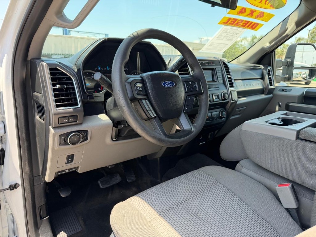 Ford F-350 Vehicle Full-screen Gallery Image 23