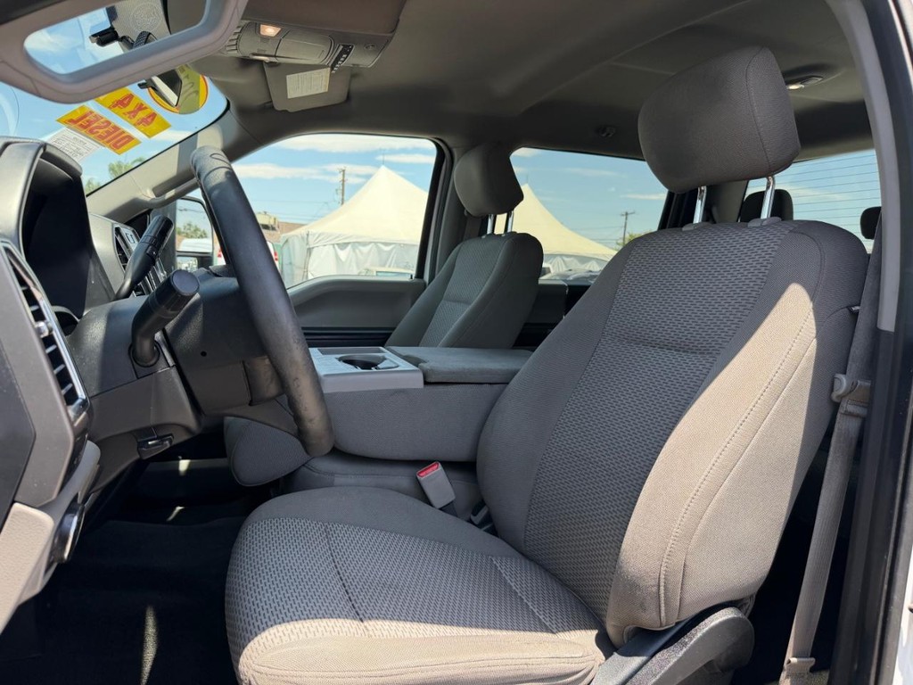 Ford F-350 Vehicle Full-screen Gallery Image 25