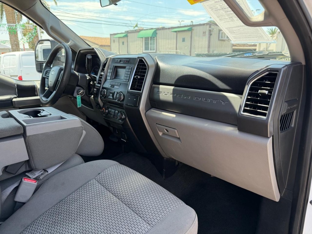 Ford F-350 Vehicle Full-screen Gallery Image 27