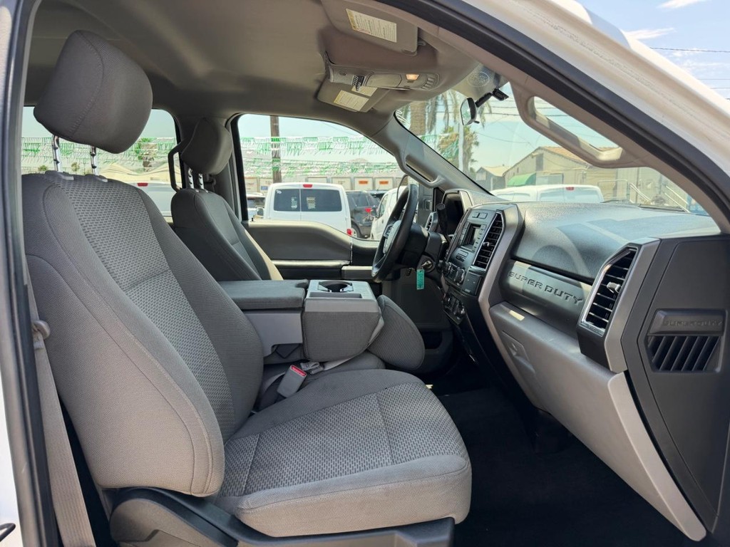 Ford F-350 Vehicle Full-screen Gallery Image 28